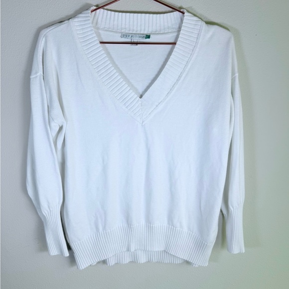 Esprit Sweaters - 🤍✨ Vintage Y2K Esprit Organic White V-Neck Sweater – Size S ✨🤍